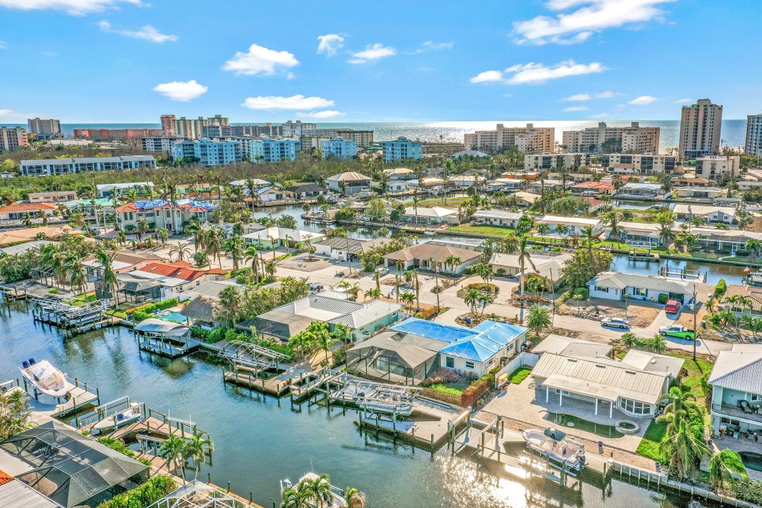 9 Sunview Blvd, Fort Myers Beach, FL 33931