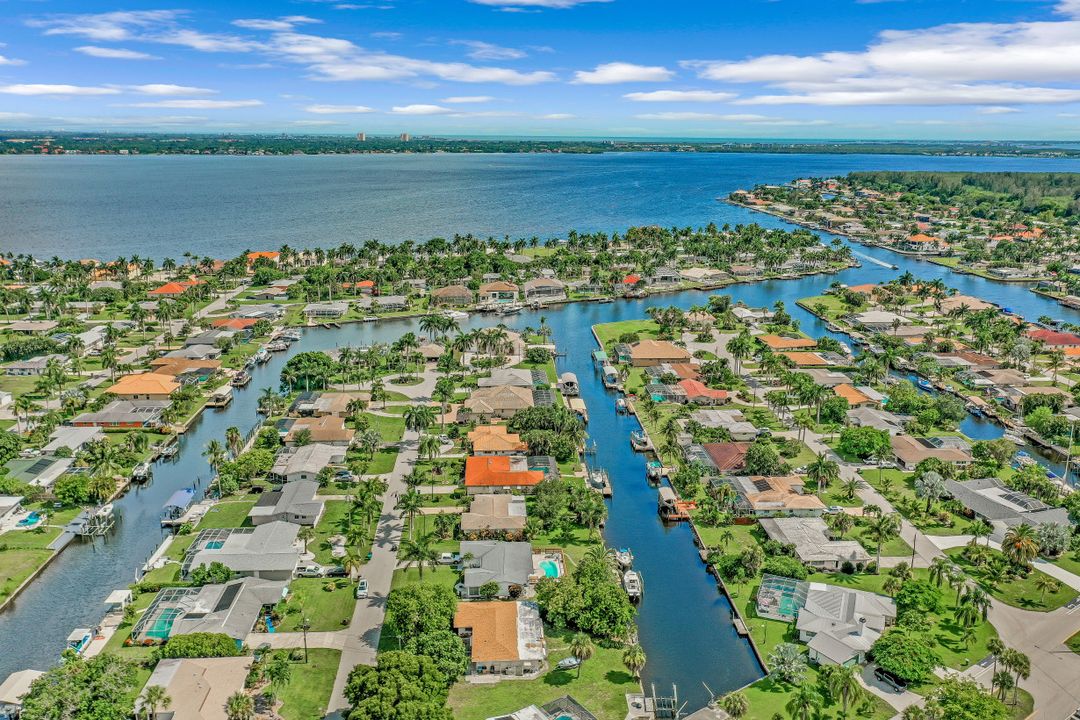 5310 Bayview Ct, Cape Coral, FL 33904
