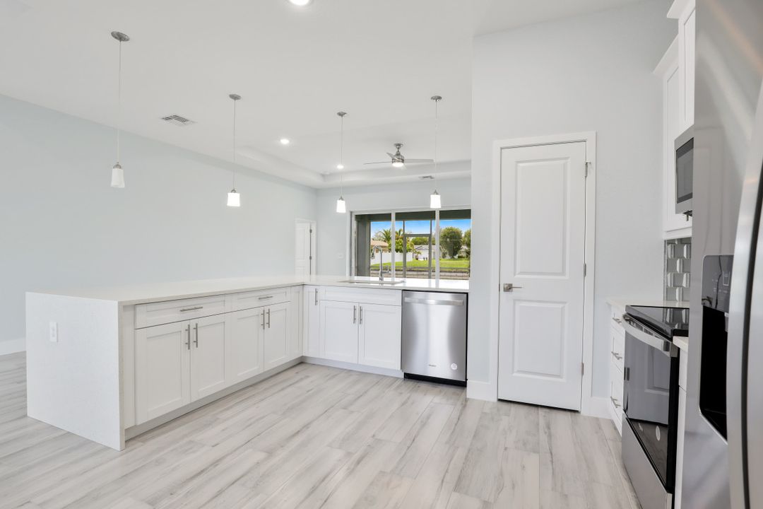 1334 SW Santa Barbara Pl, Cape Coral, FL 33991