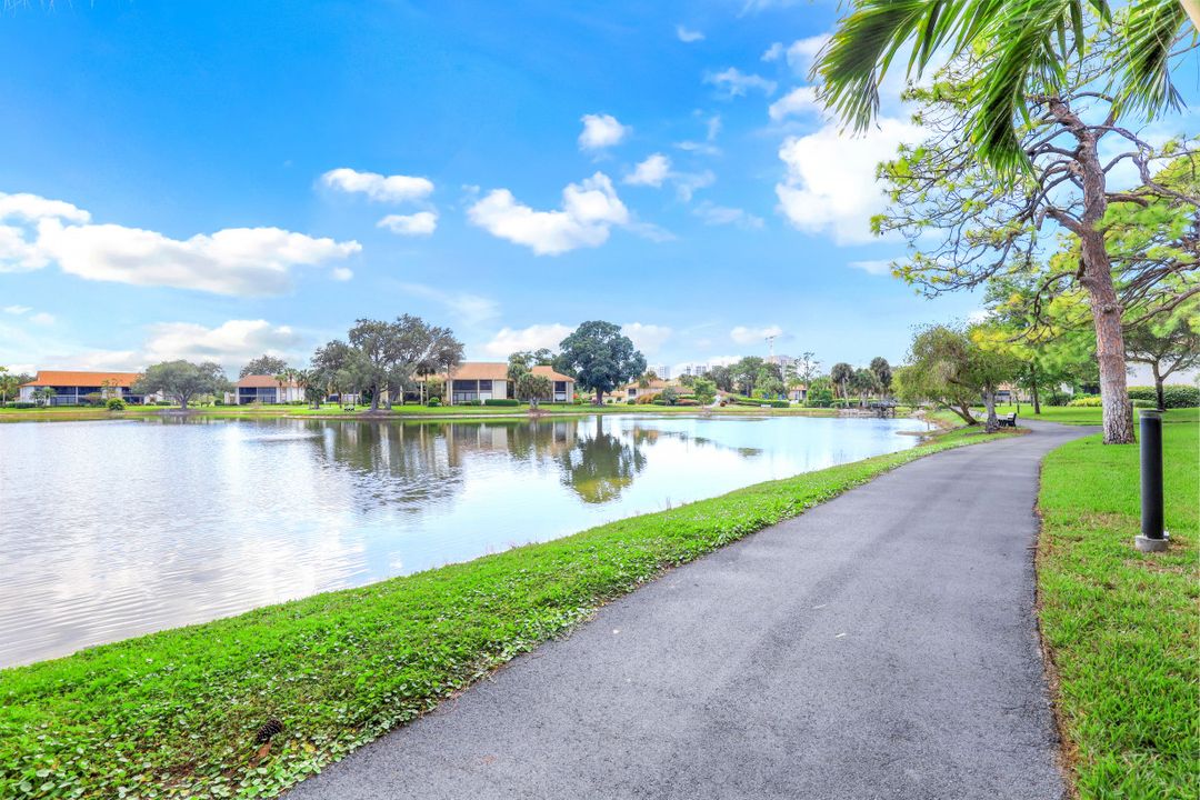 560 Retreat Dr #201, Naples, FL 34110