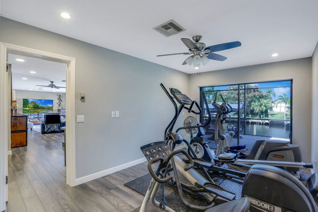 5811 SW 1st Pl, Cape Coral, FL 33914