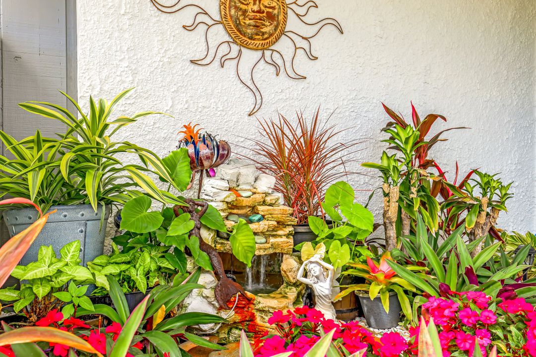 4459 Parrot Ave, Naples, FL 34104