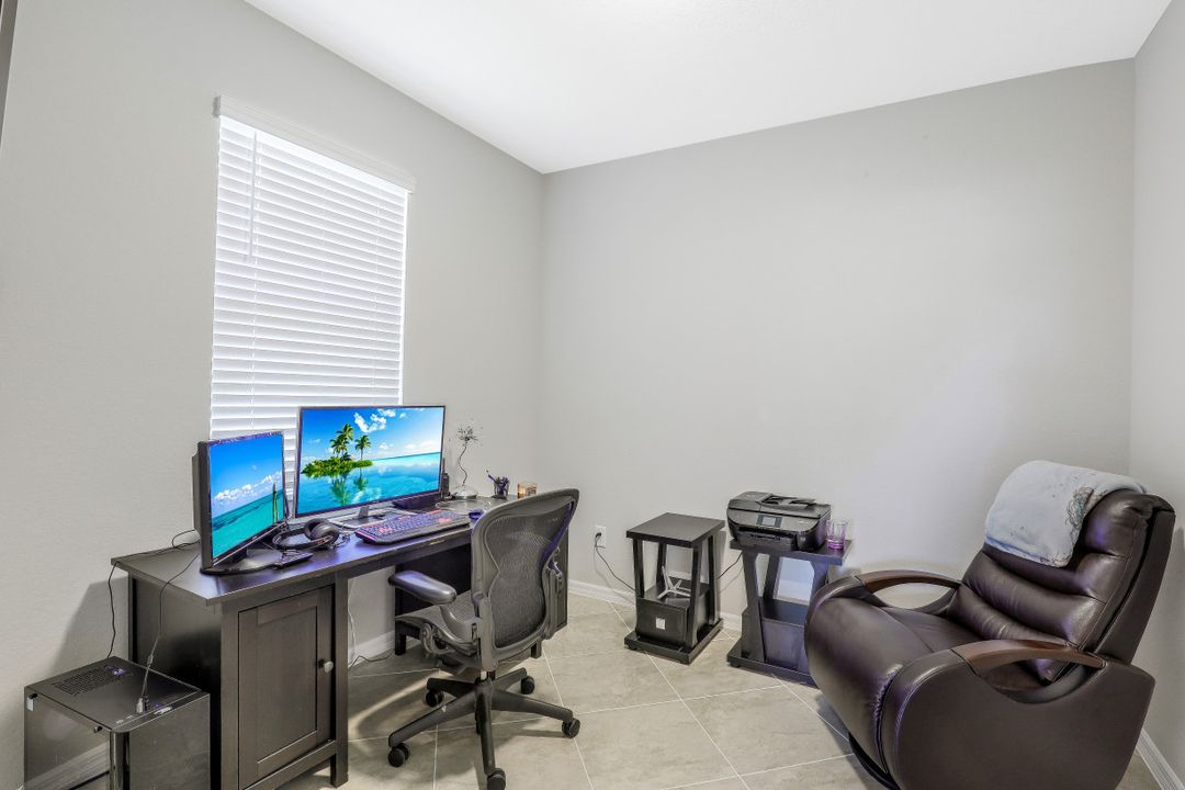 9460 Foxglove Ln, Naples, FL 34120