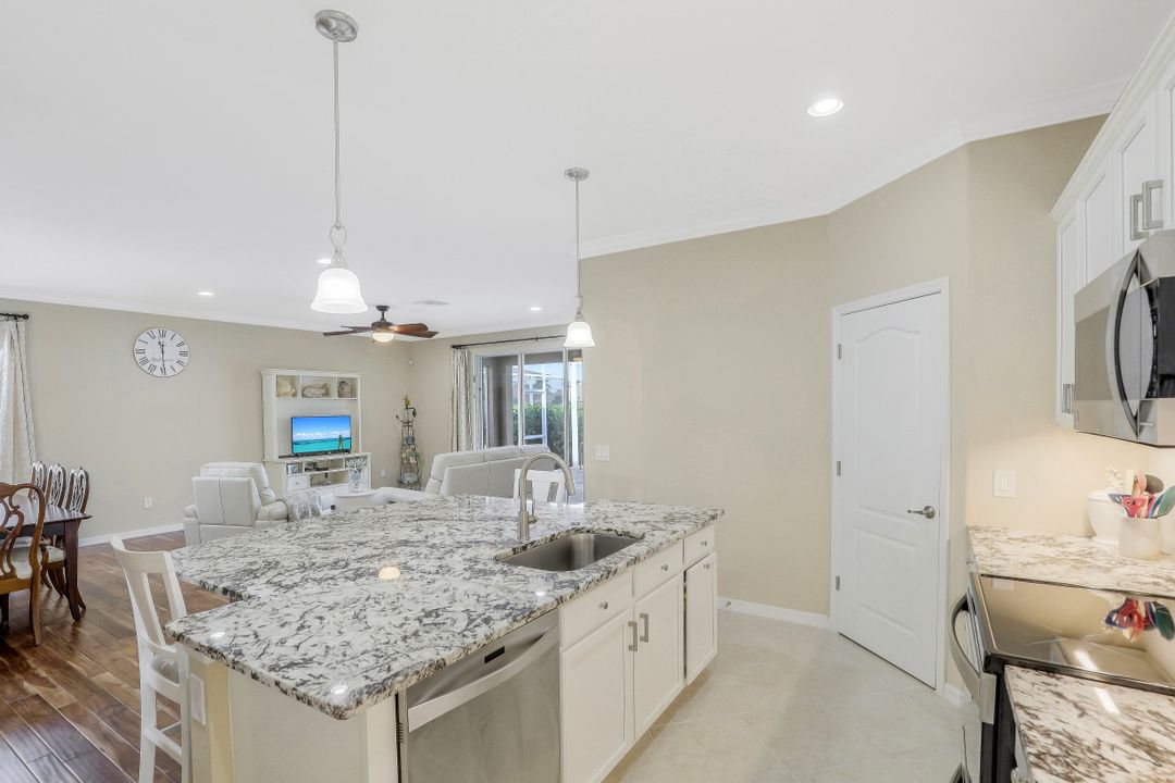 14615 Fern Lake Ct, Naples, FL 34114