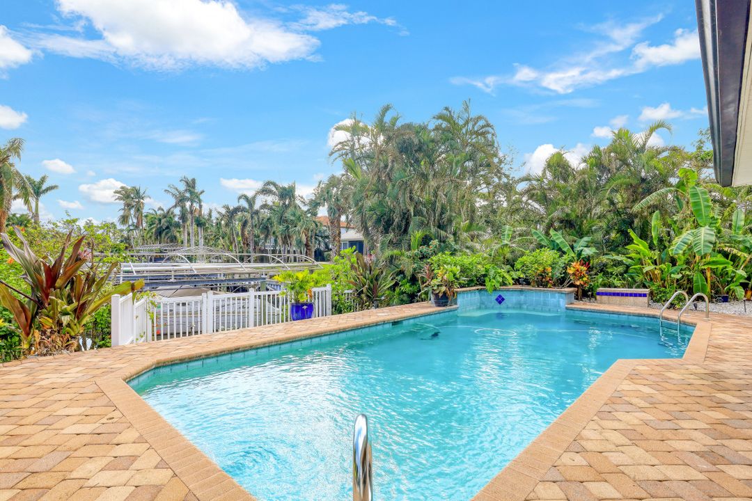 1030 Aqua Ln, Fort Myers, FL 33919