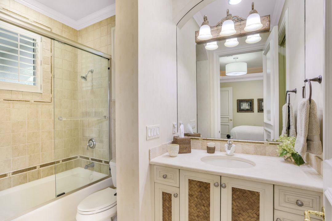 33 3rd St S, Naples, FL 34102