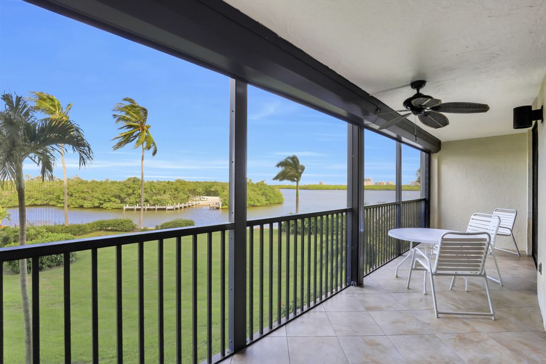 17 Bluebill Ave #104, Naples, FL 34108