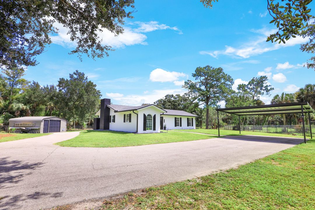 140 5th St NW, Naples, FL 34120