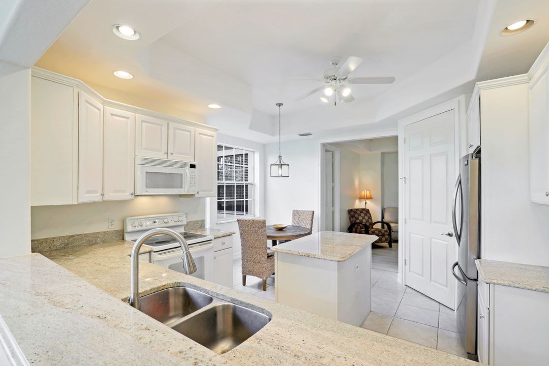 6049 Ashford Ln #202, Naples, FL 34110