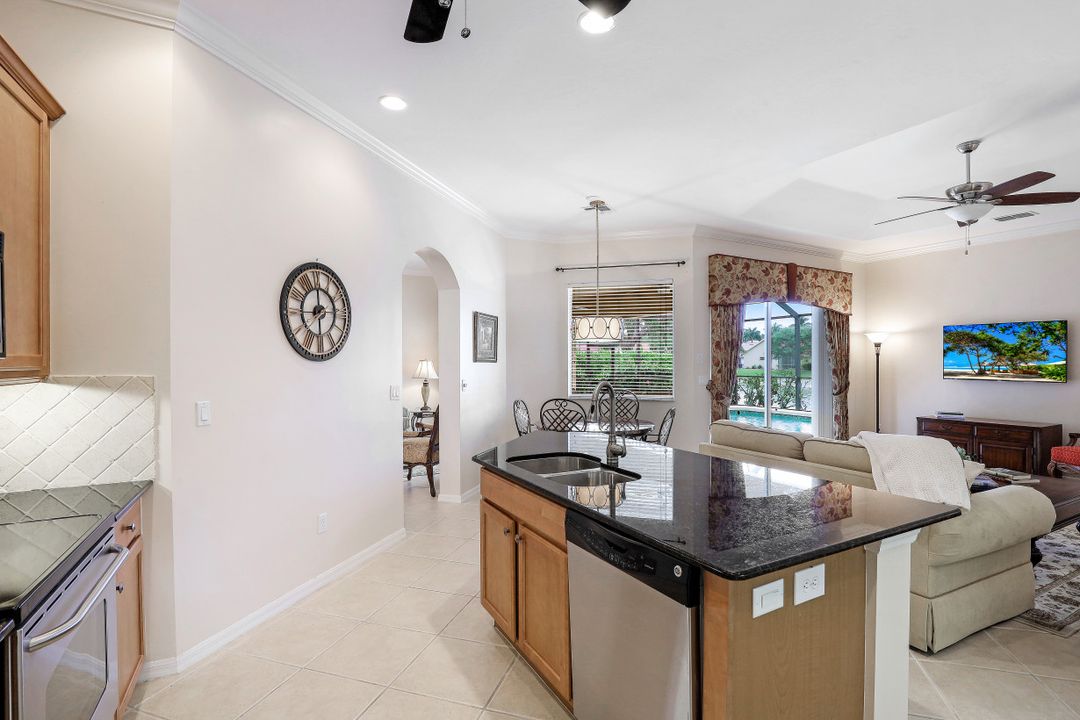 5014 Old Pond Dr, Naples, FL 34104