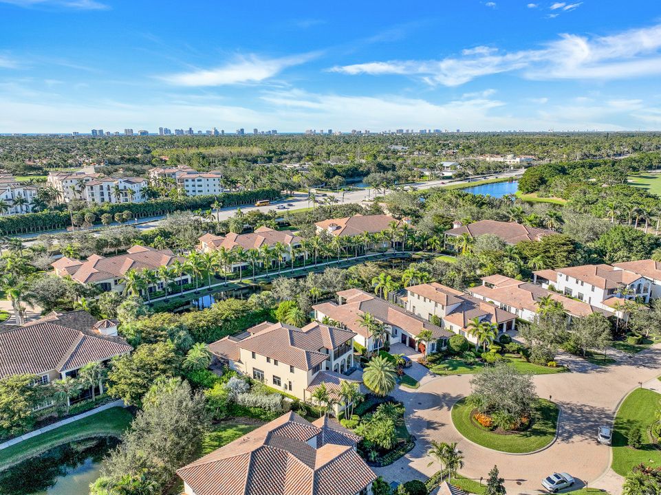 2351 Traditions Ct, Naples, FL 34105