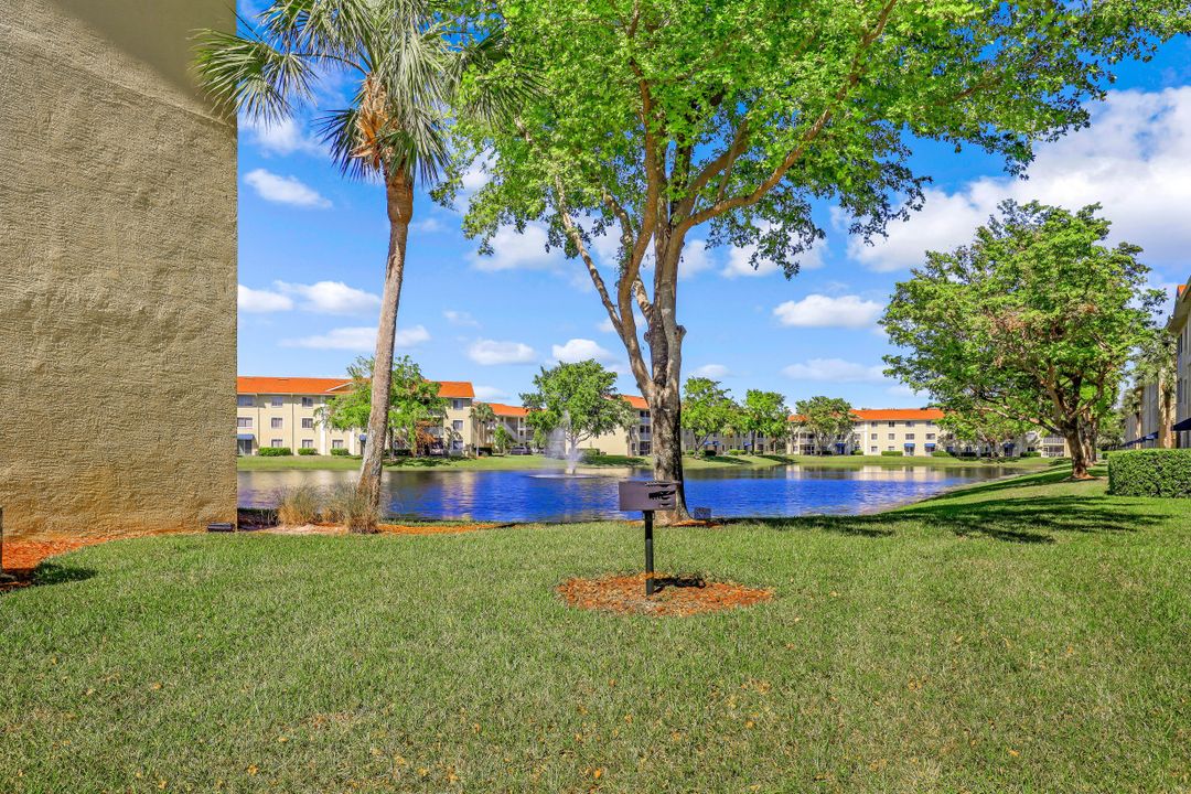 8271 Key Royal Cir #933, Naples, FL 34119