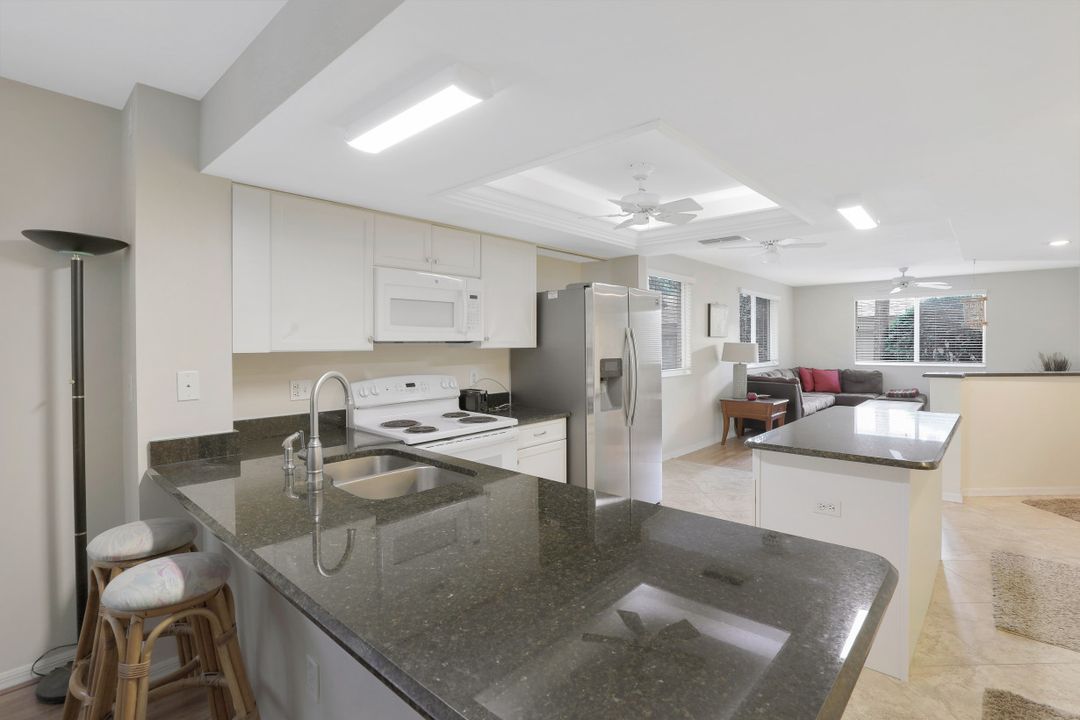 285 Naples Cove Dr #1106, Naples, FL 34110