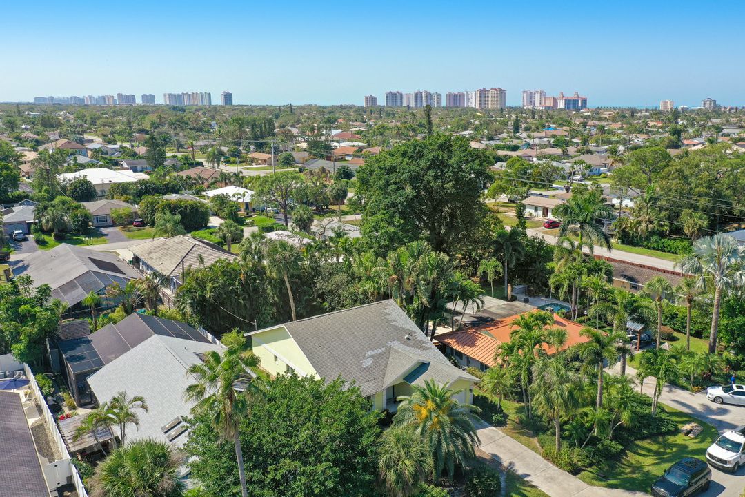 812 102nd Ave N, Naples, FL 34108