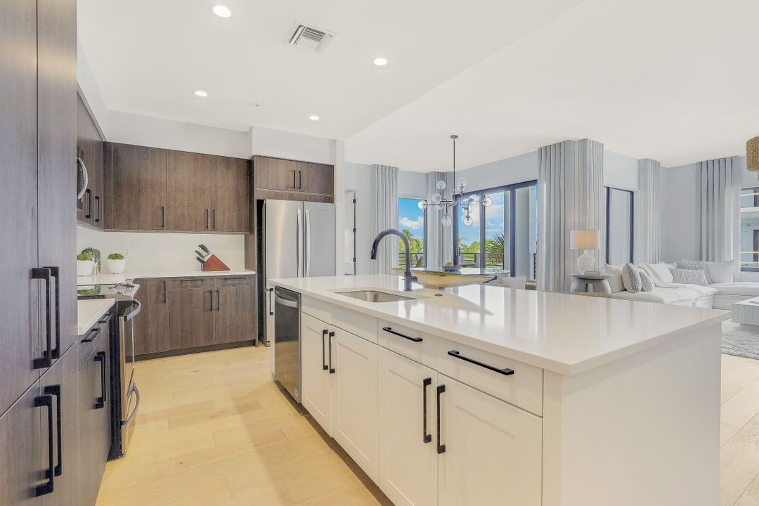1111 Central Ave #402, Naples, FL 34102