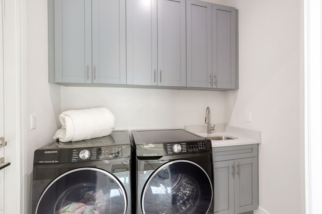 783 110th Ave N, Naples, FL 34108