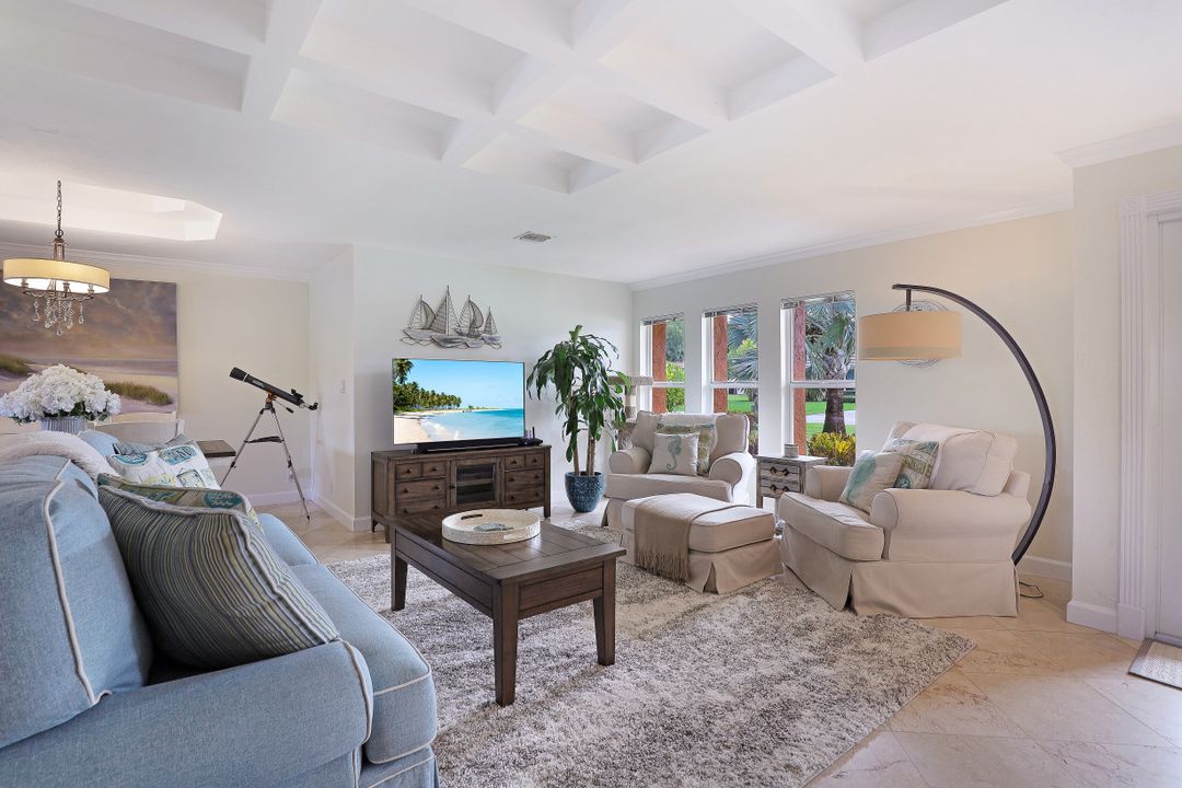 989 E Valley Dr, Bonita Springs, FL 34134