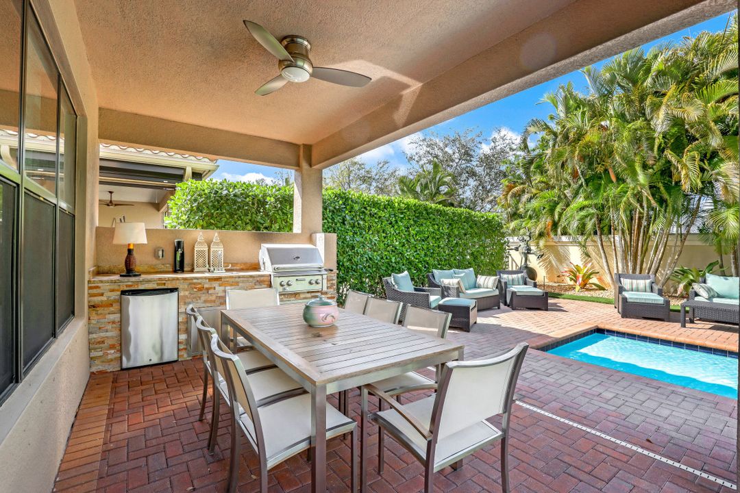 13840 Luna Dr, Naples, FL 34109