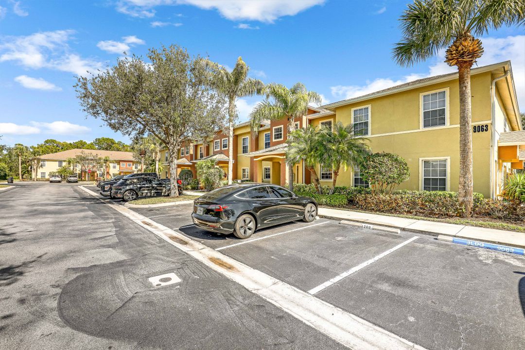 9063 Gervais Cir #1207, Naples, FL 34120