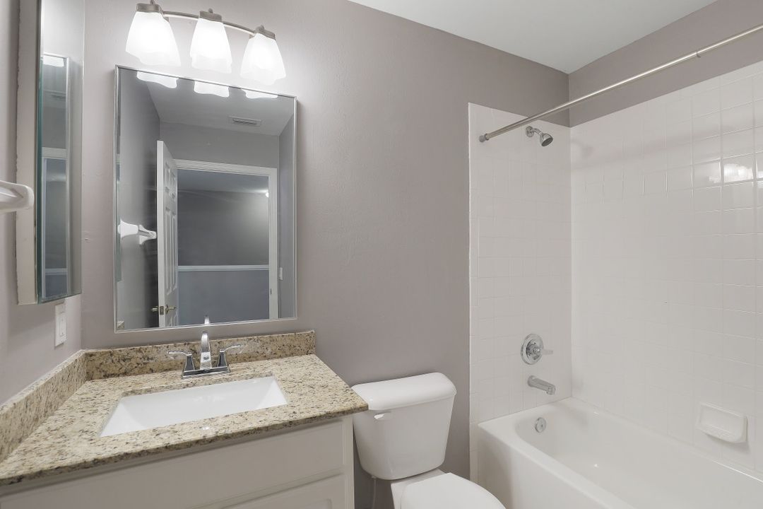 9723 Heatherstone Lake Ct, Estero, FL 33928