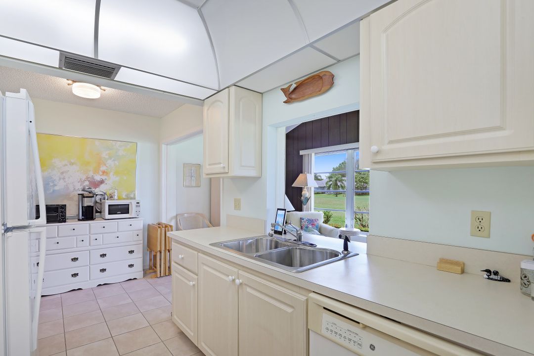 1017 Forest Lakes Dr, Naples, FL 34105