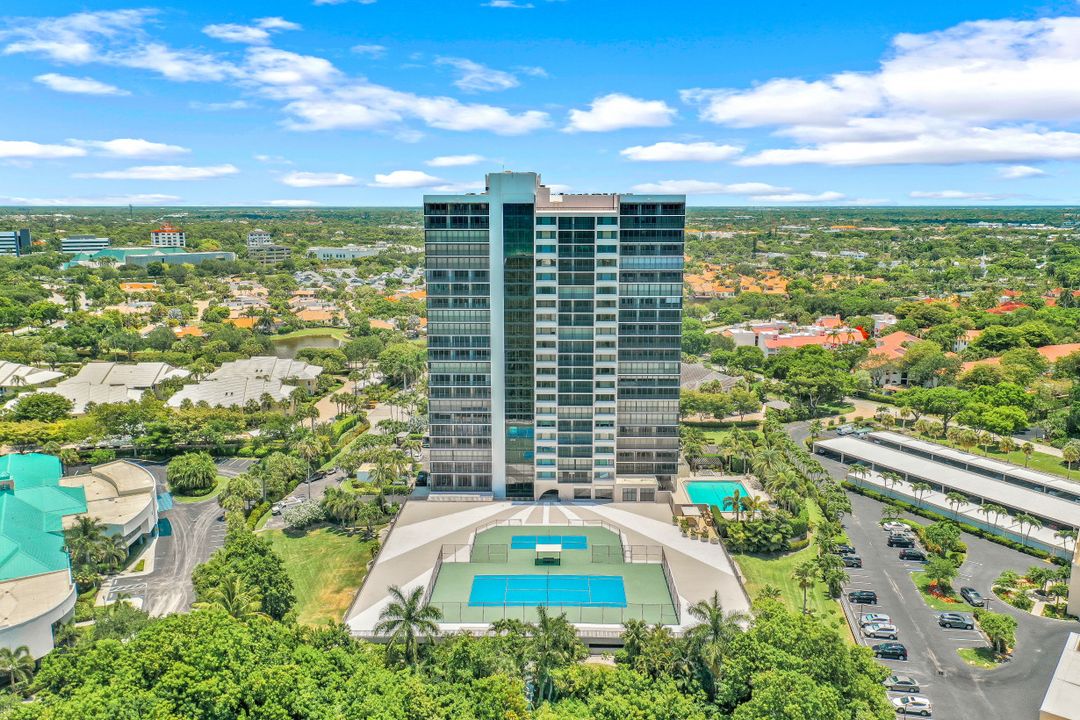 5601 Turtle Bay Dr #302, Naples, FL 34108