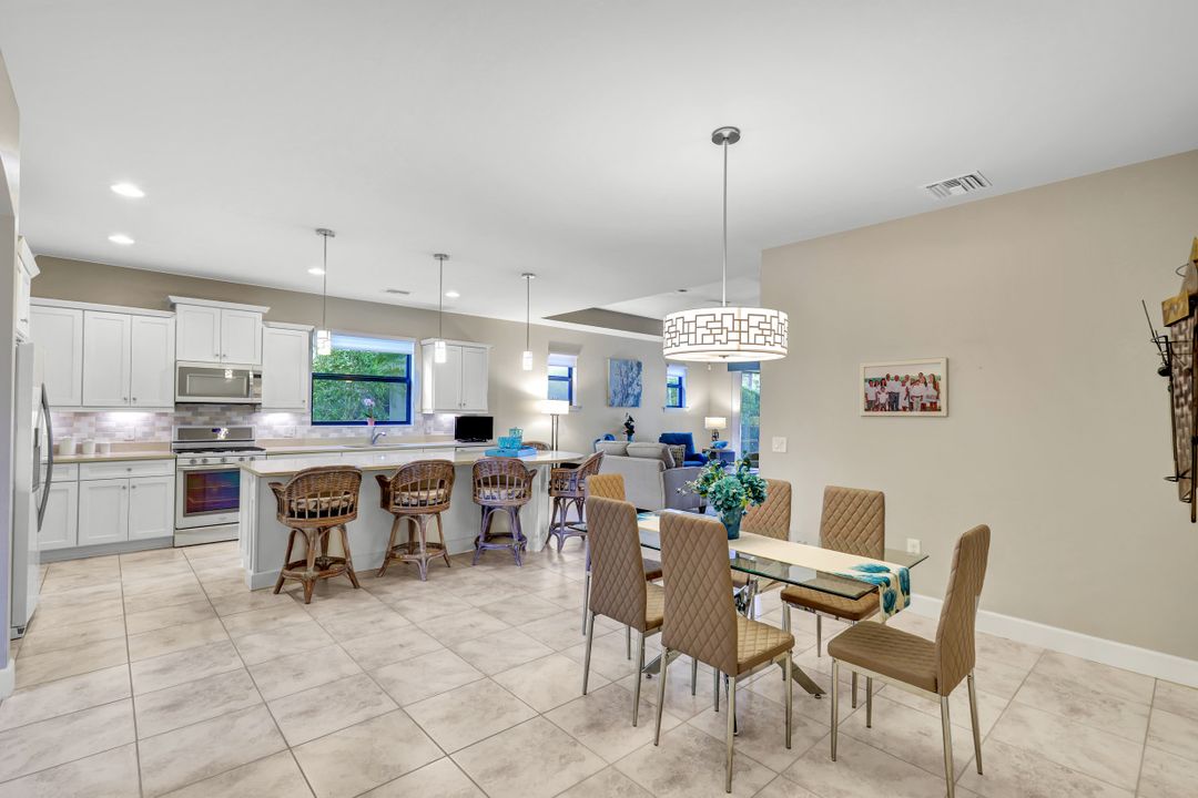 16341 Camden Lakes Cir, Naples, FL 34110