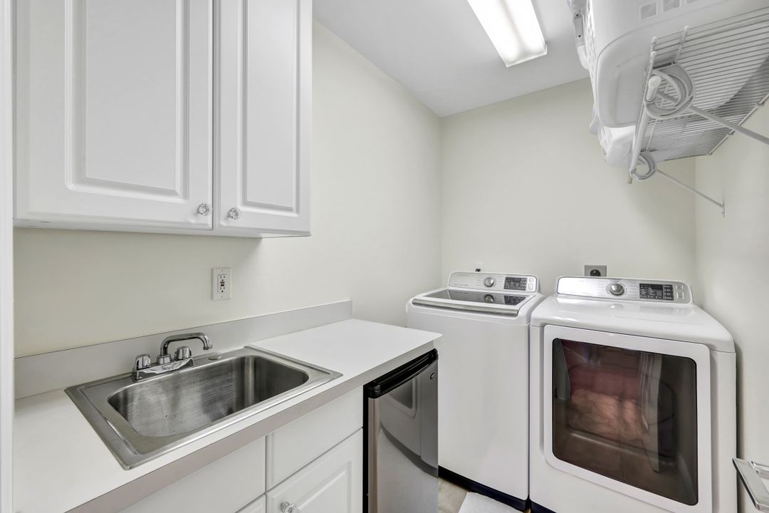 431 4th Ave S, Naples, FL 34102