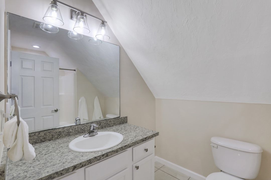 239 Leawood Cir, Naples, FL 34104