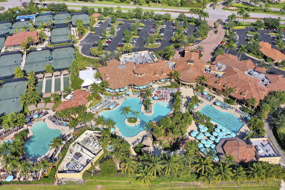 7842 Hawthorne Dr #1701, Naples, FL 34113