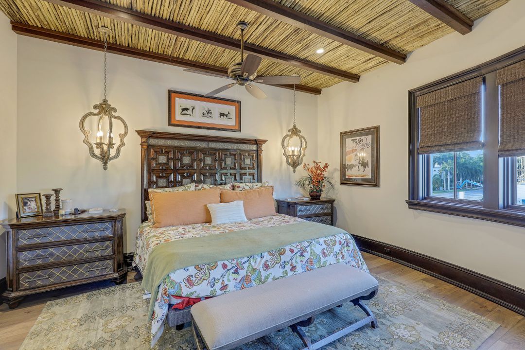 10080 Gulf Shore Dr, Naples, FL 34108