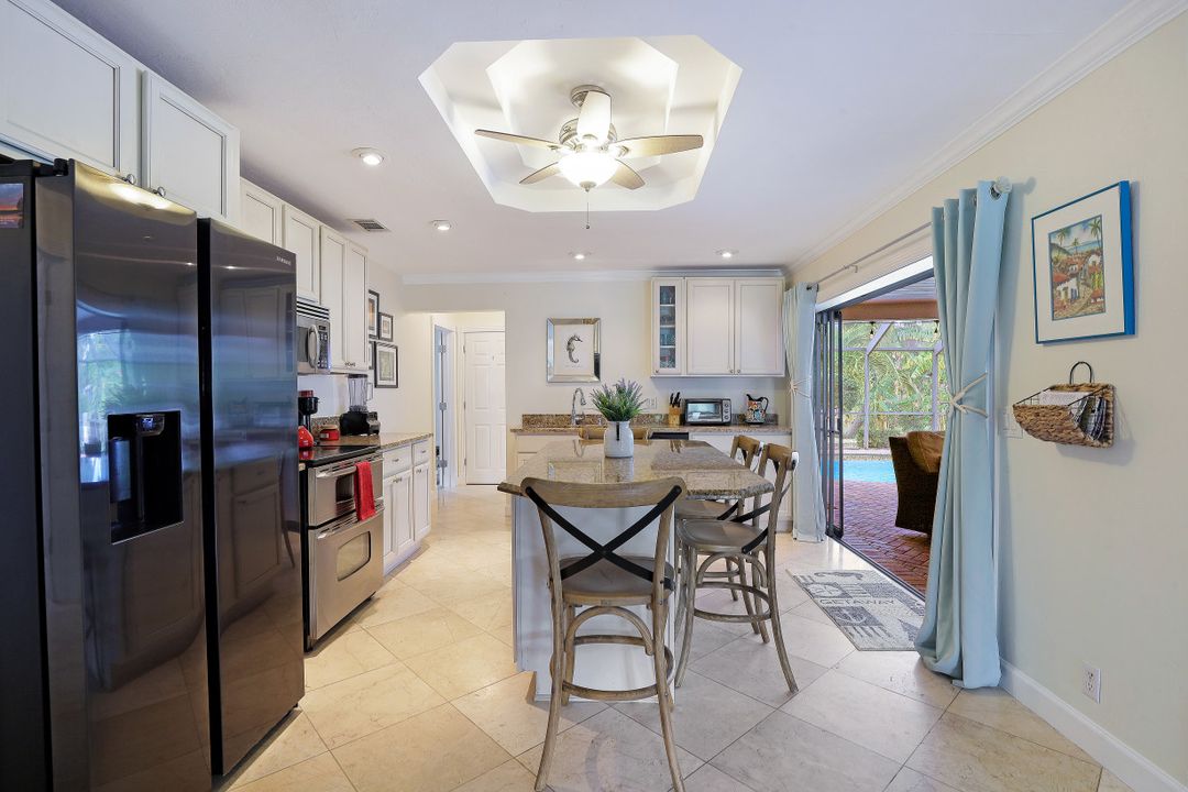 989 E Valley Dr, Bonita Springs, FL 34134