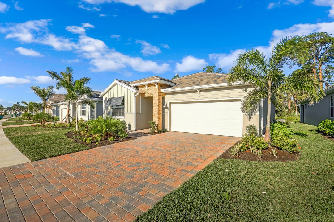 315 Tamarindo Ln, Naples, FL 34114