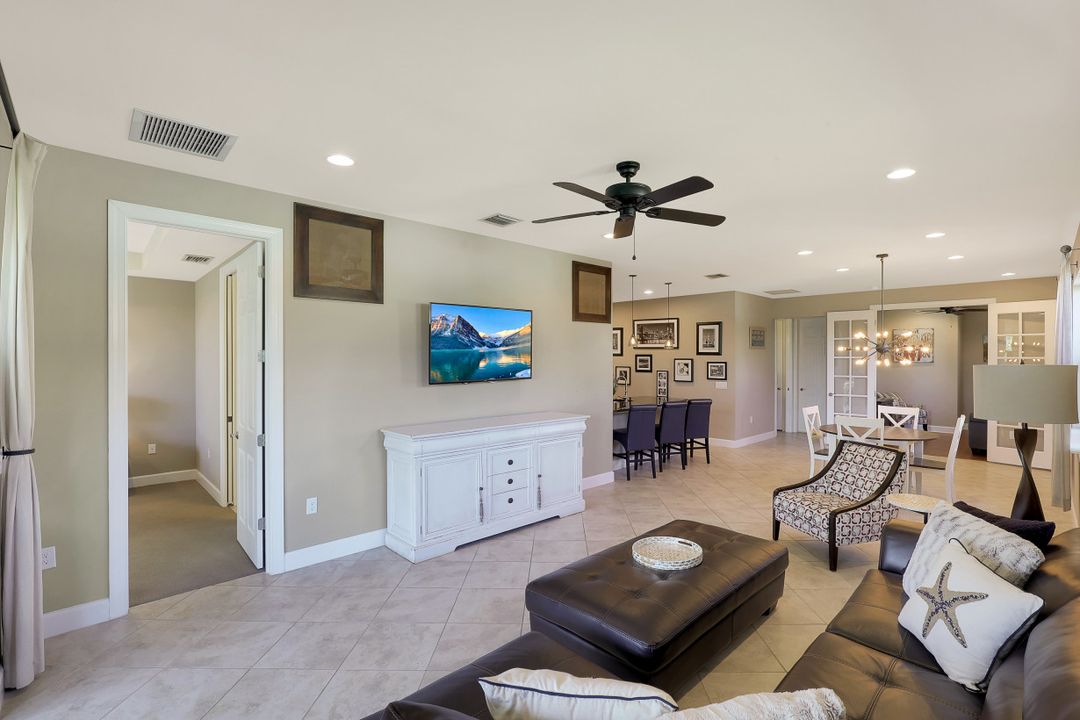 7594 Jacaranda Ln, Naples, FL 34114