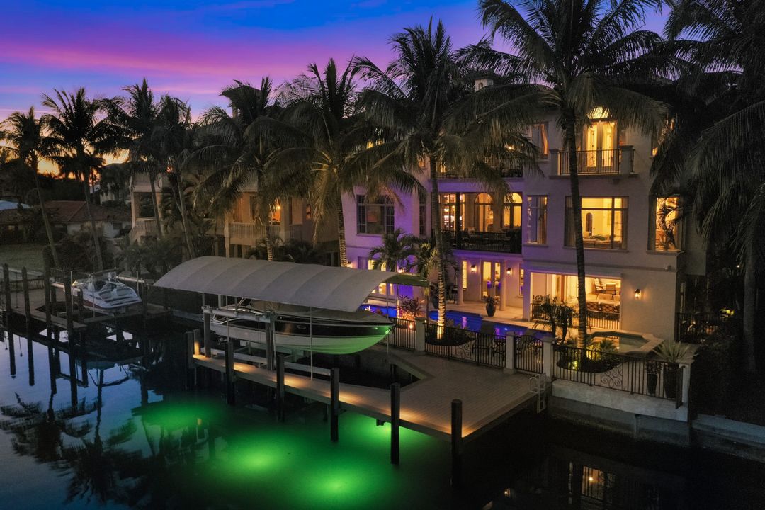 172 Seabreeze Ave, Naples, FL 34108