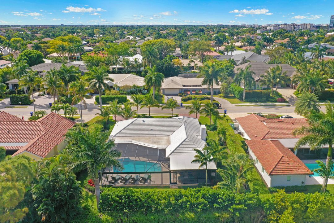 549 Neapolitan Way, Naples, FL 34103