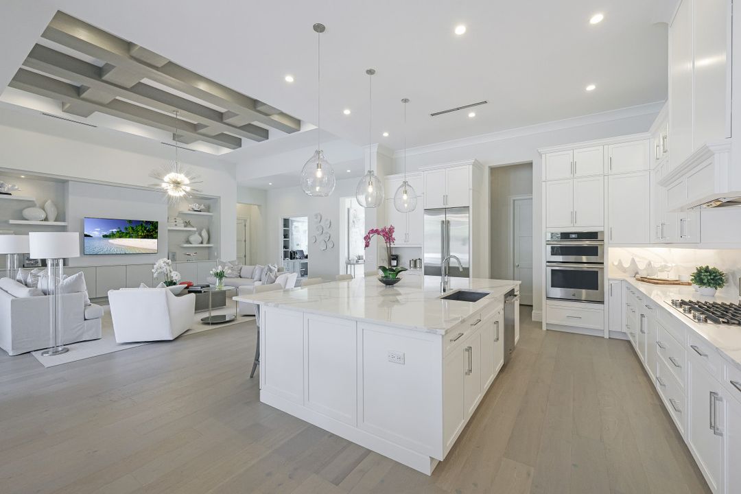 603 West St, Naples, FL 34108