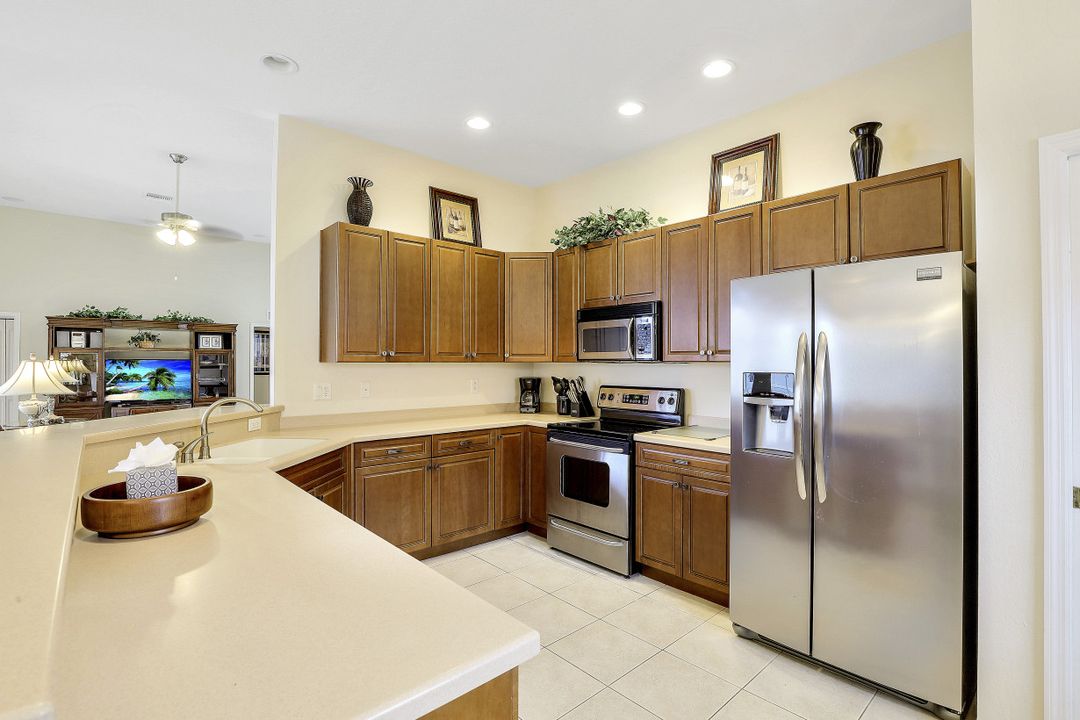 1087 Tivoli Dr, Naples, FL 34104