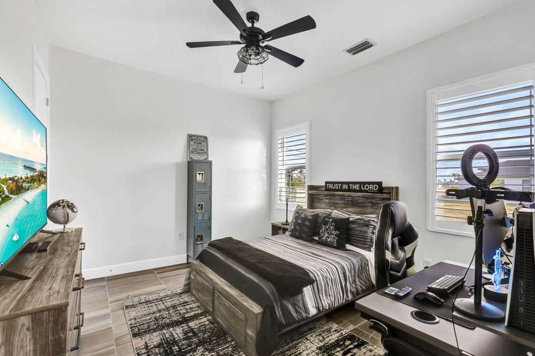 2612 Surfside Blvd, Cape Coral, FL 33914