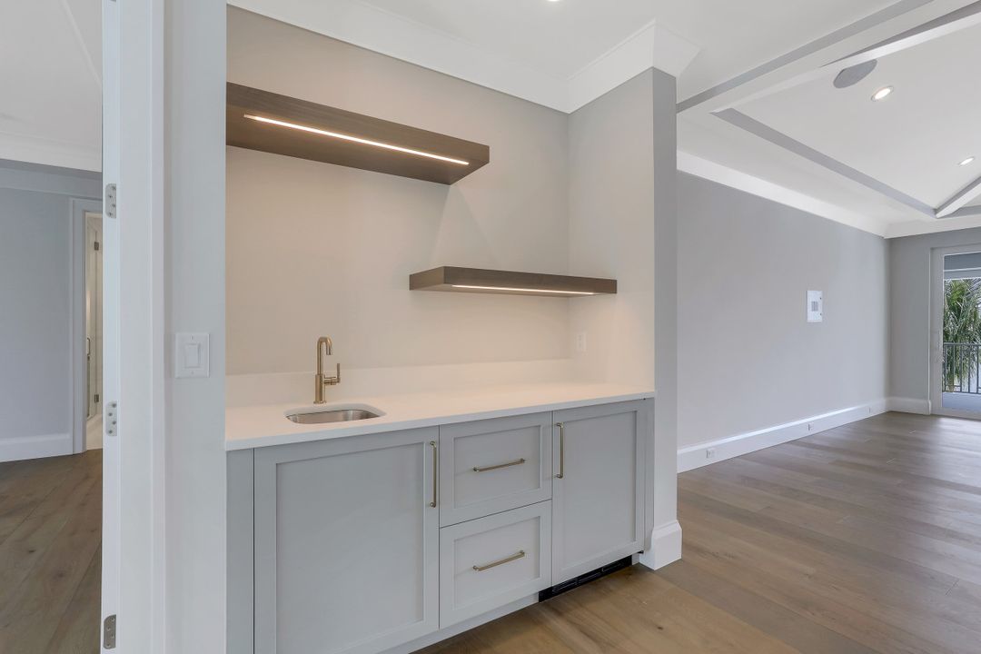 940 17th Ave S, Naples, FL 34102