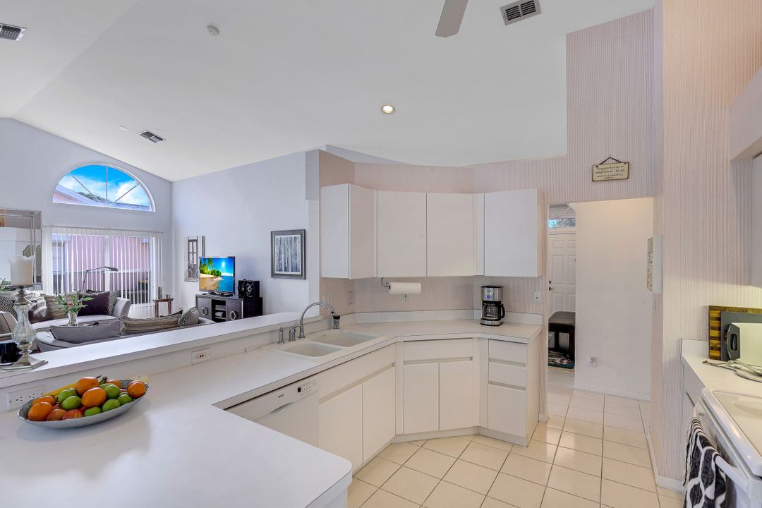 1812 Piccadilly Circus, Naples, FL 34112