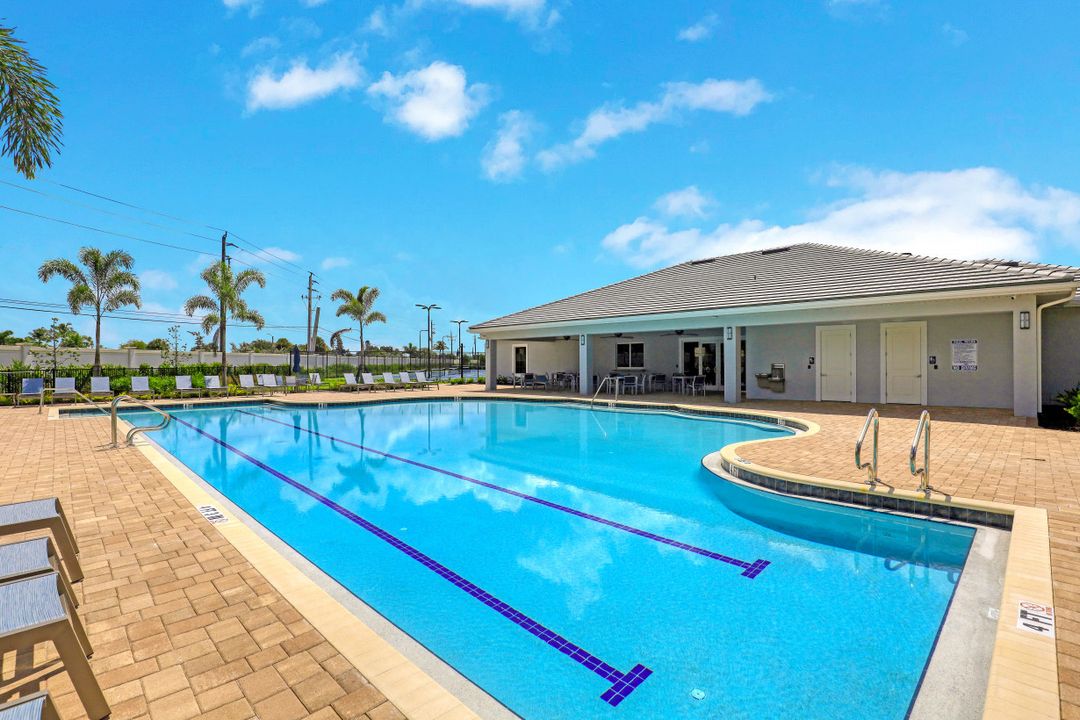 1077 Tranquil Brk Dr, Naples, FL 34114