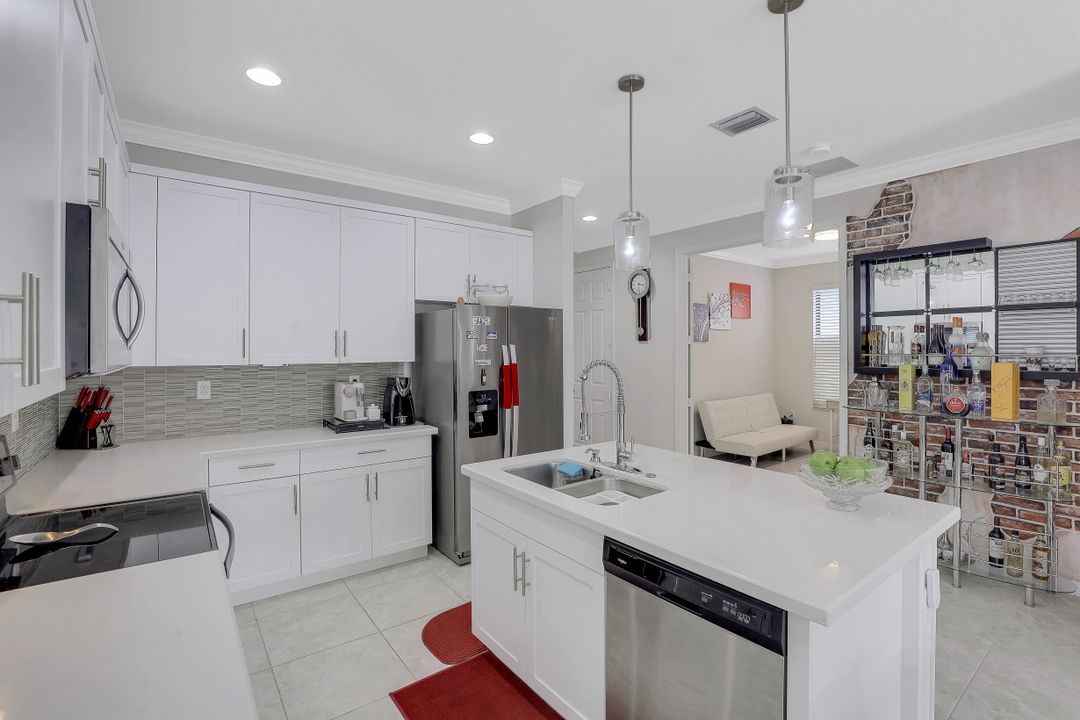 8821 Madrid Cir, Naples, FL 34104