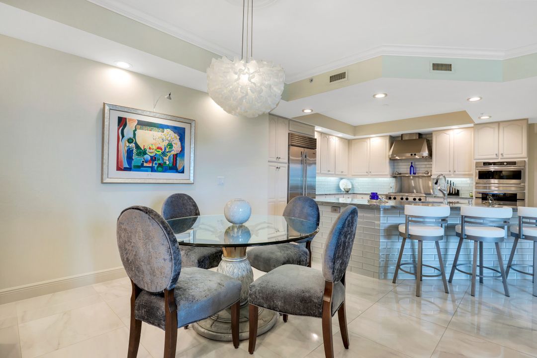 285 Grande Way #1204, Naples, FL 34110