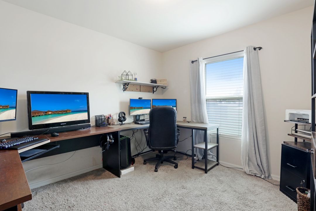 1926 NW 22nd Ave, Cape Coral, FL 33993