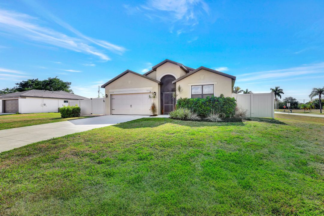 3216 SW 11th Ave, Cape Coral, FL 33914