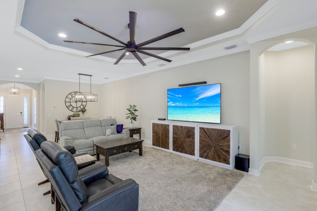 9618 Campanile Cir, Naples, FL 34114