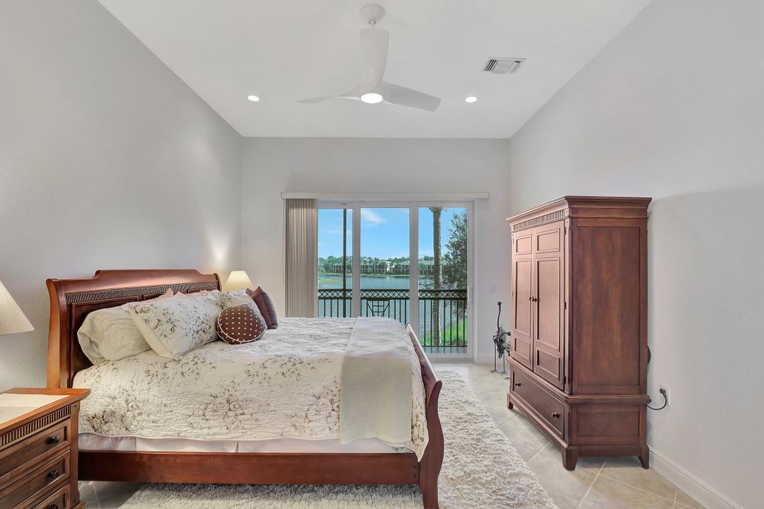 9243 Tesoro Ln #204, Naples, FL 34114