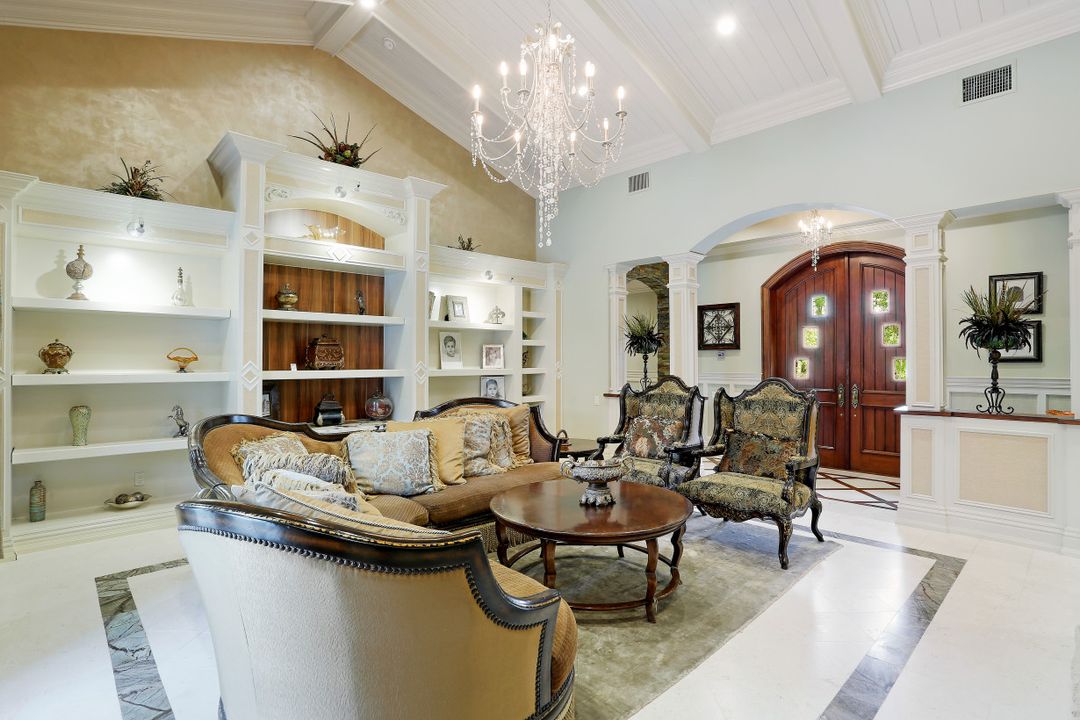 5610 Bur Oaks Ln, Naples, FL 34119