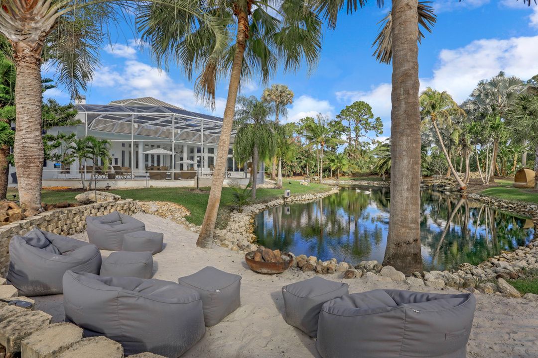 6262 Standing Oaks Ln, Naples, FL 34119